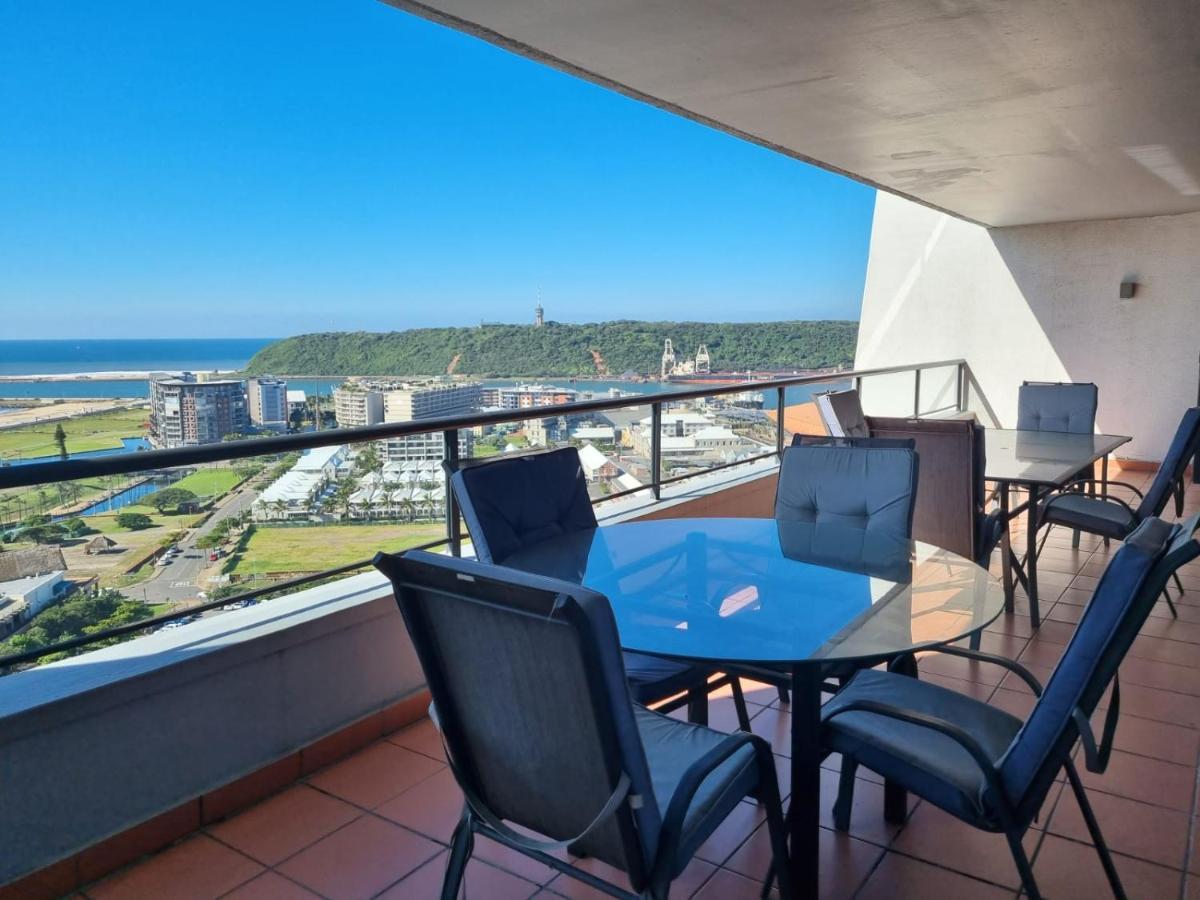 Front - Immaculate 4 Sleeper With Ocean & Harbour Views Appartement Durban