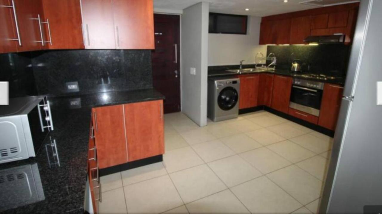 Front - Immaculate 4 Sleeper With Ocean & Harbour Views Appartement Durban