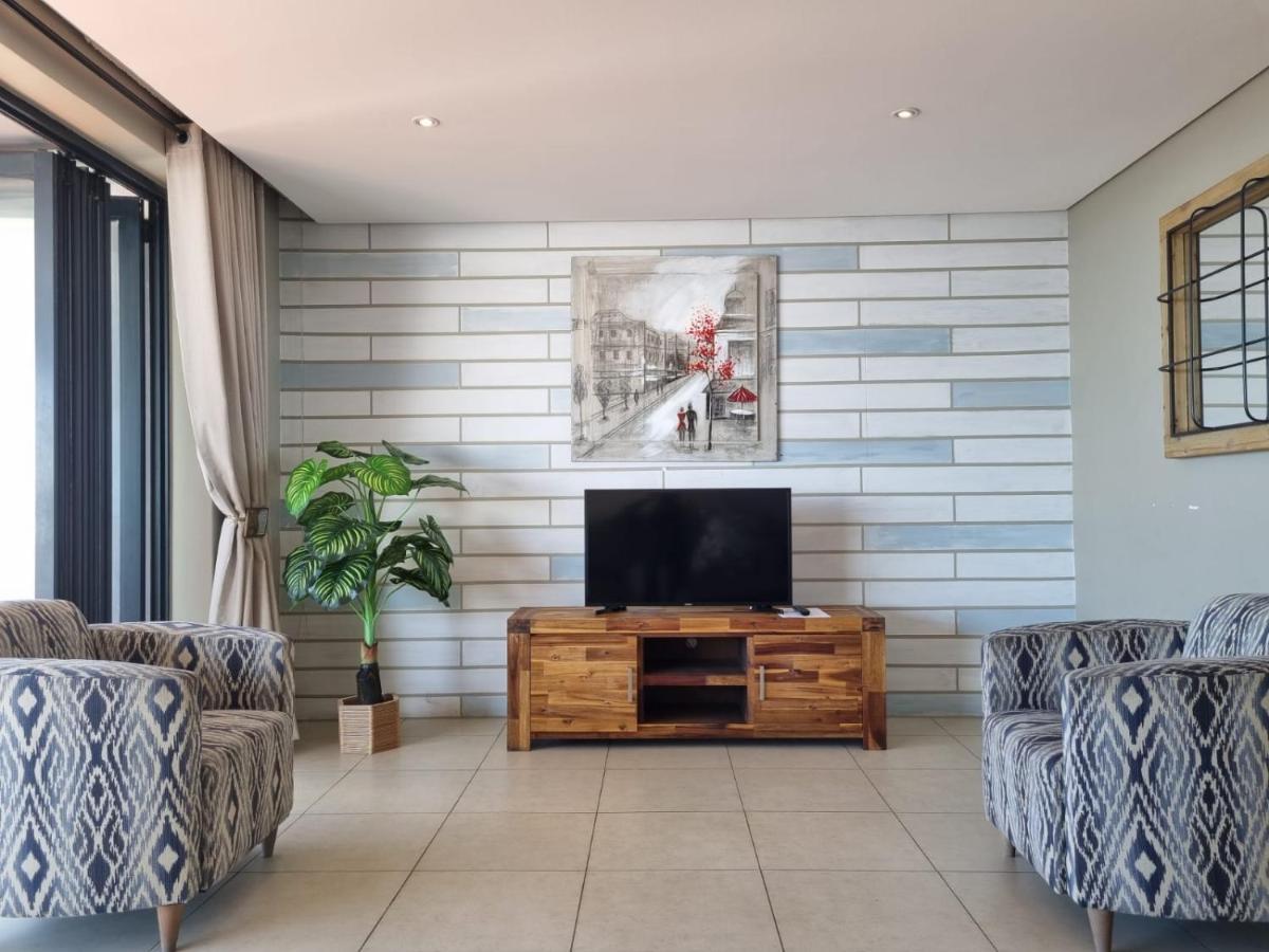 Front - Immaculate 4 Sleeper With Ocean & Harbour Views *